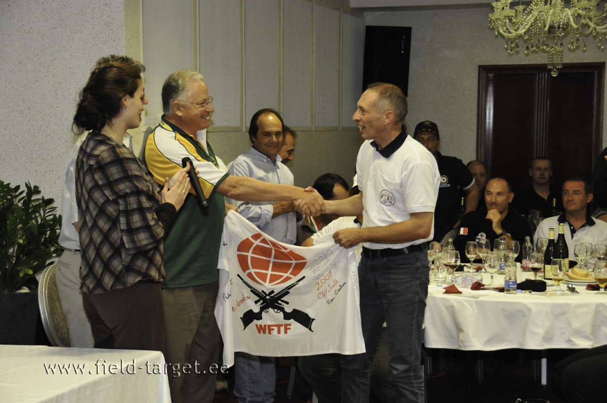 Johan Jansen annab 2011 Worlds korraldamisõiguse üle Itaaliale